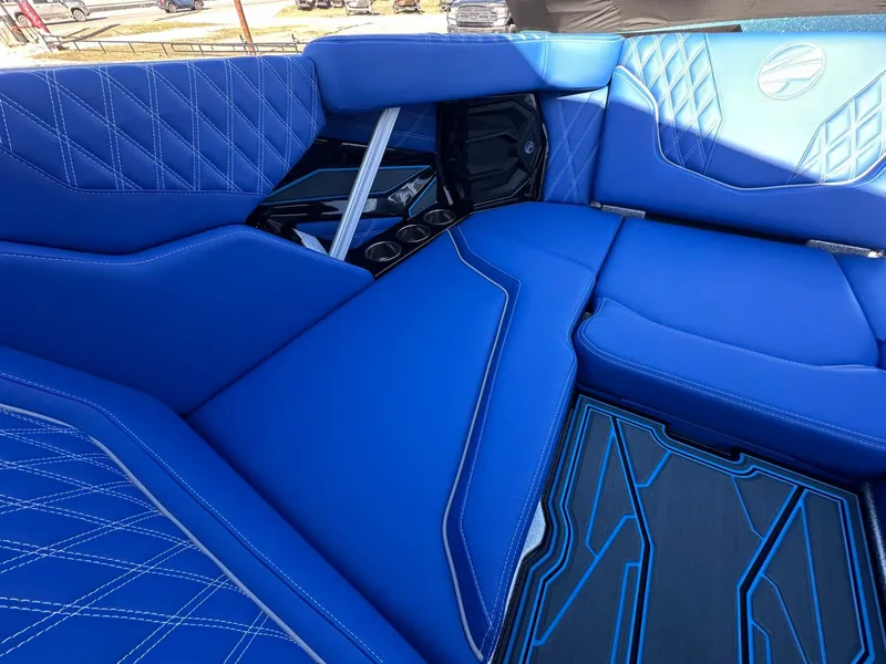 Slide: The Image of Tigé 24RZX 2026 - 18