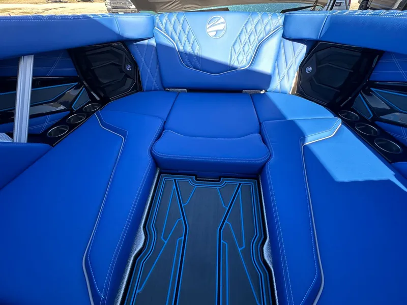 Slide: The Image of Tigé 24RZX 2026 - 19