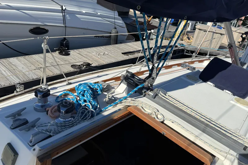 Slide: The Image of 1986 Sabre 30 MKIII sailboat deck with ropes and winches at marina. - 8
