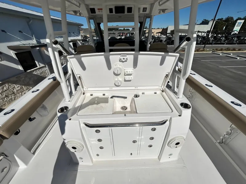 Slide: The Image of Everglades 395 Center Console 2020 - 22