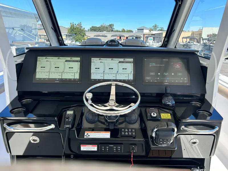 Slide: The Image of Everglades 395 Center Console 2020 - 32