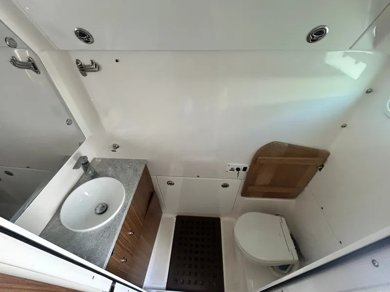 Slide: The Image of Everglades 395 Center Console 2020 - 40