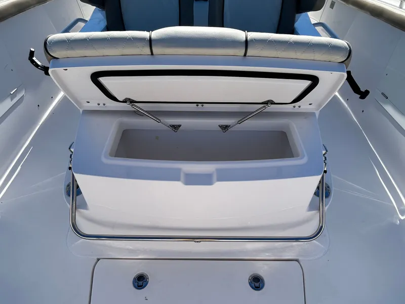 Slide: The Image of Everglades 395 Center Console 2020 - 49