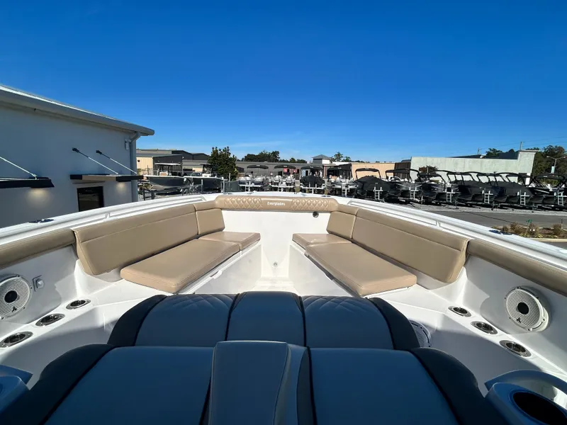 Slide: The Image of Everglades 395 Center Console 2020 - 52