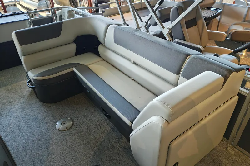 Slide: The Image of Interior seating of 2026 Sun Tracker Fishin' Barge 22 XP3 pontoon boat. - 104