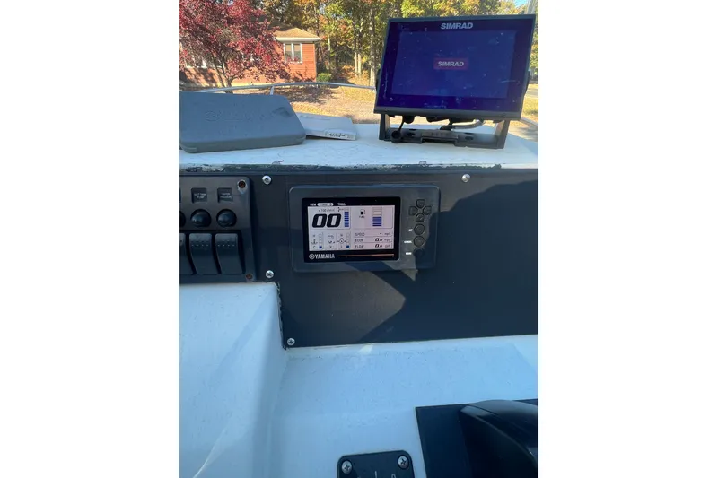 Slide: The Image of 1994 Stratos 1850 Center Console dashboard with Simrad and Yamaha displays. - 15