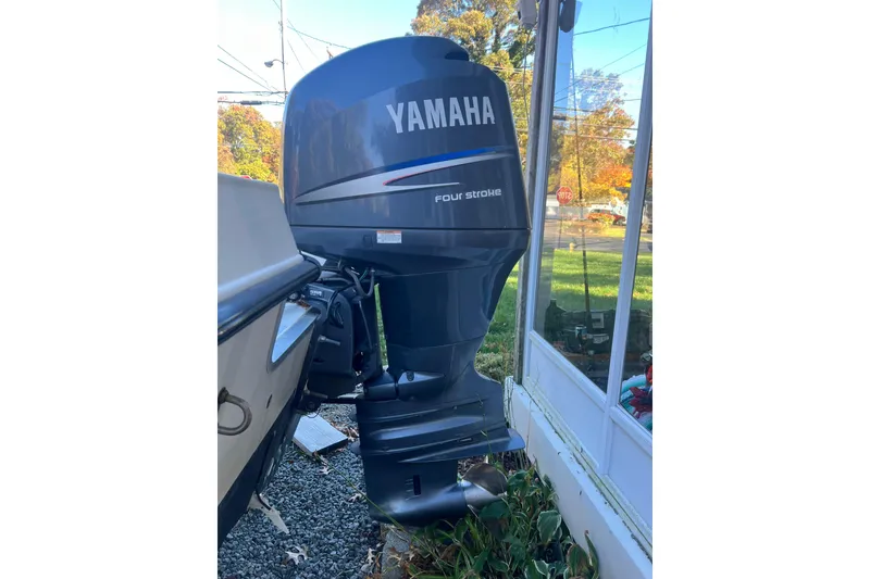 Slide: The Image of Yamaha four-stroke outboard motor on 1994 Stratos 1850 Center Console boat. - 18