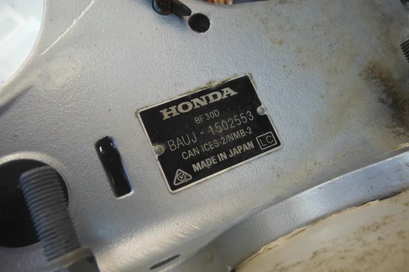 Slide: The Image of 1986 Boston Whaler 13 with Honda BF30D engine, serial number BAUJ-1502553, made in Japan. - 5