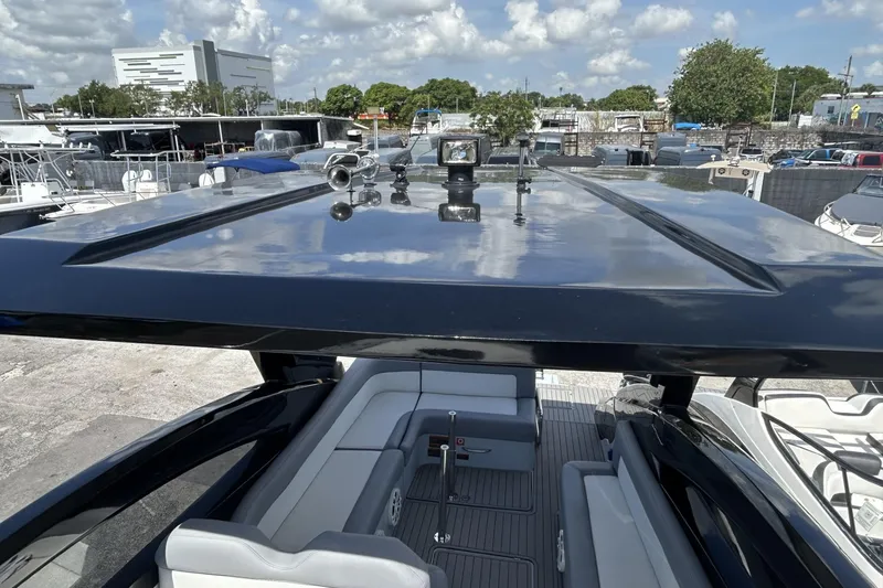 Slide: The Image of Modern L'ACQUA LR350 boat, 2025 model, featuring sleek design and spacious seating area. - 14