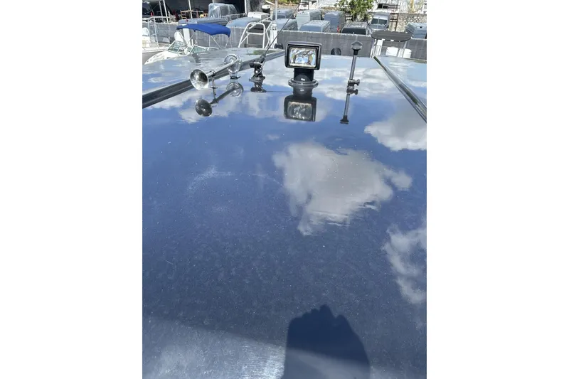 Slide: The Image of Rooftop of 2025 L'ACQUA LR350 with mounted equipment and sky reflection. - 15