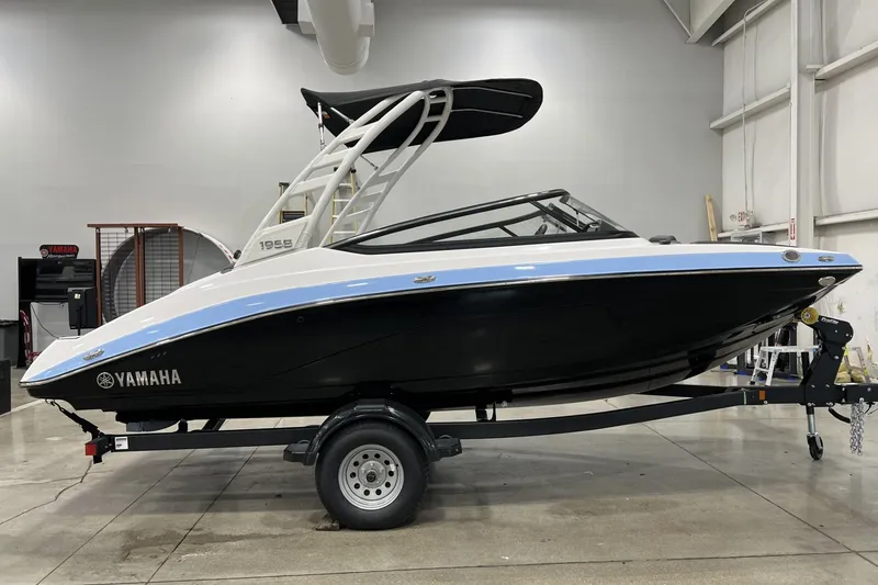 The Image of 2025 Yamaha Boats 195S in showroom, sleek design with black and white finish. - 0