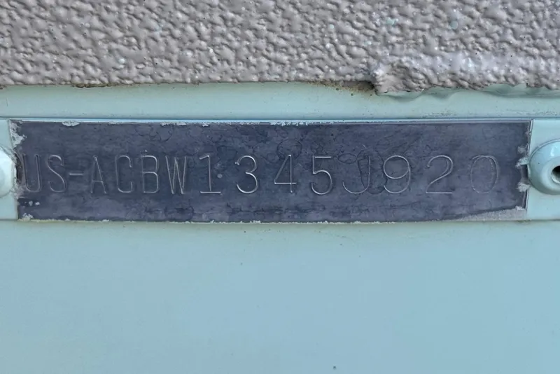 Slide: The Image of Hull identification number on 2020 Alumacraft 2072 Bay boat. - 31