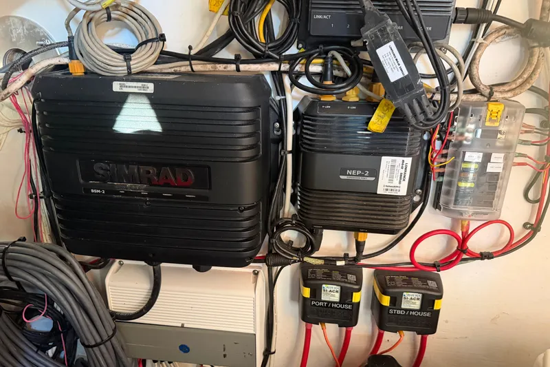 Slide: The Image of Electrical system setup in a 2013 Freeman 33 boat with Simrad equipment. - 29