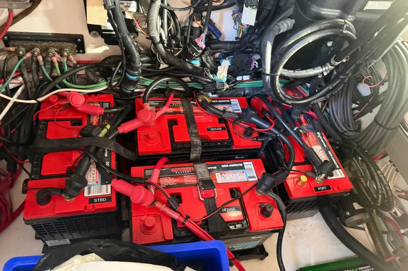 Slide: The Image of Marine electronics setup with Simrad and StructureScan HD devices on a Freeman 33, 2013 model. - 33