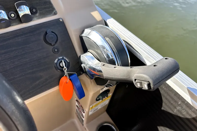 Slide: The Image of Throttle control and ignition of a 2017 Harris Cruiser 220 boat. - 36