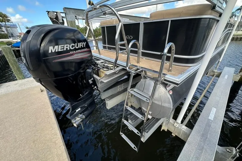 Slide: The Image of 2017 Harris Cruiser 220 pontoon boat with Mercury FourStroke engine at dock. - 46