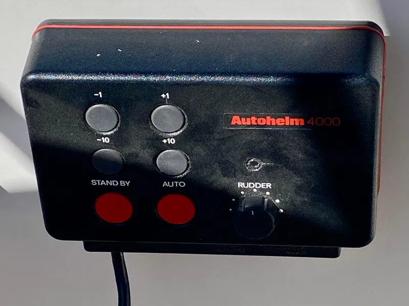 Slide: The Image of Autohelm 4000 control panel on 1989 Catalina 36. - 30