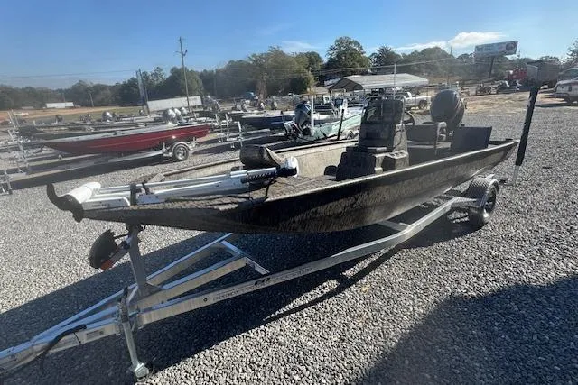 Slide: The Image of 2026 Xpress XP20CC boat on trailer in outdoor lot, sunny day. - 11