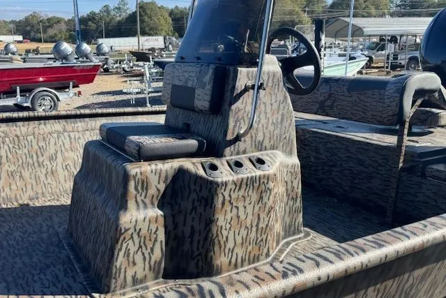 Slide: The Image of 2026 Xpress XP20CC boat with camouflage design, featuring a central console and seating. - 8