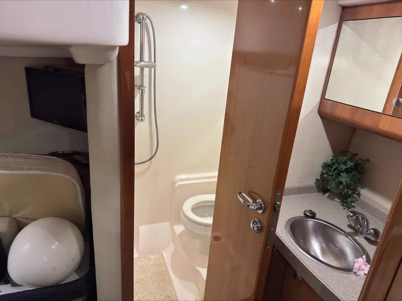 Slide: The Image of Regal Commodore 4260 2004 - 17