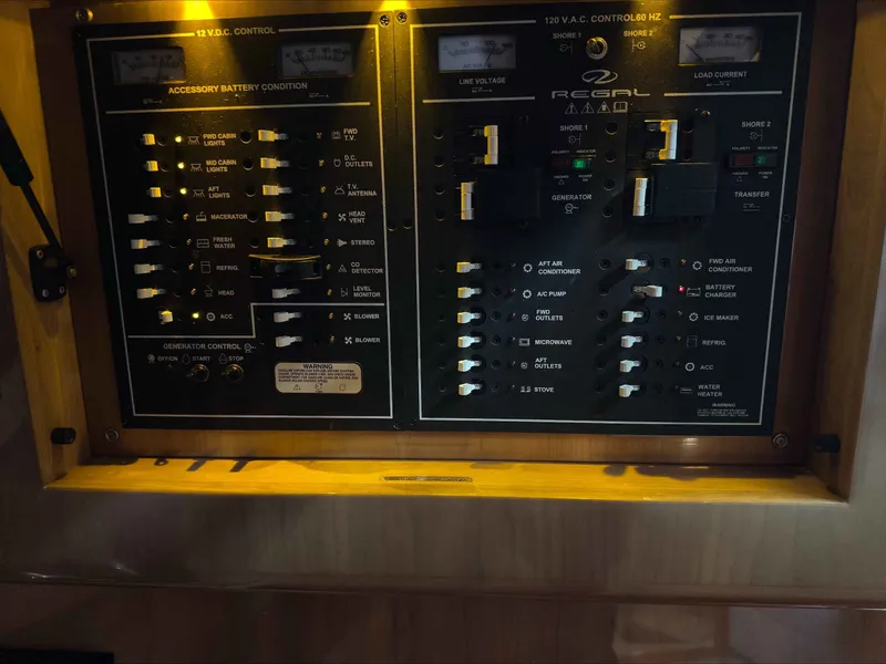 Slide: The Image of Regal Commodore 4260 2004 - 28