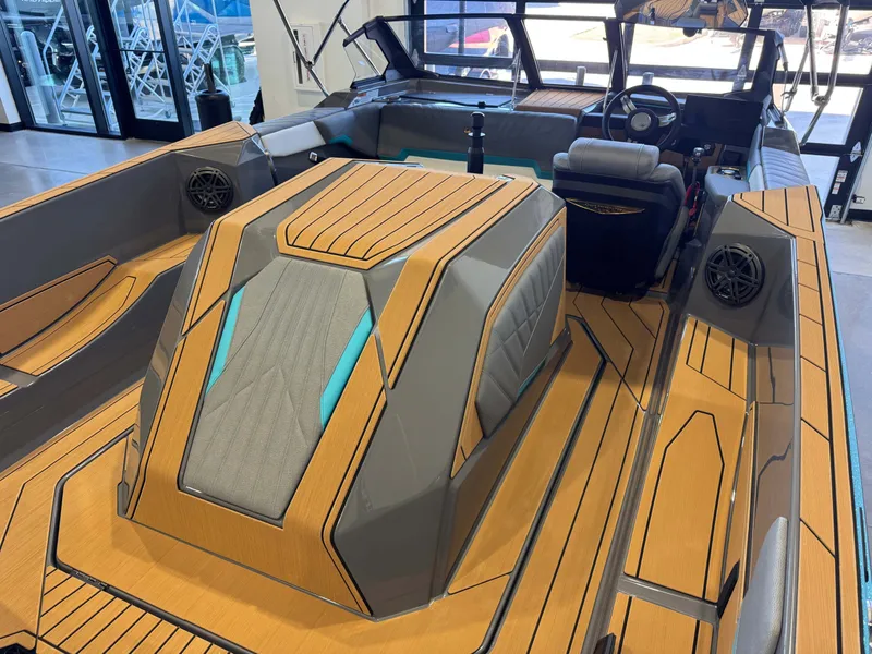 Slide: The Image of Nautique Ski Nautique 2026 - 13