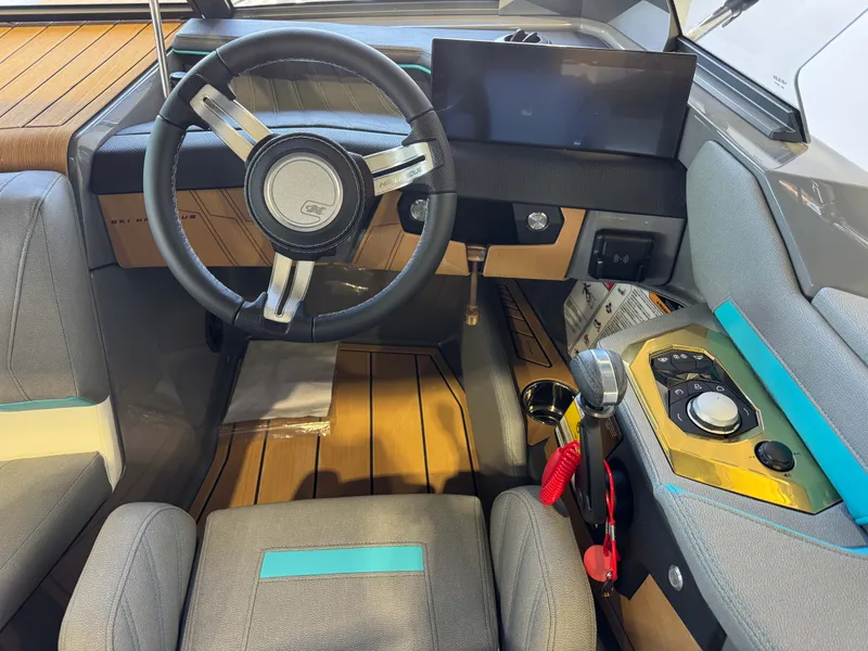 Slide: The Image of Nautique Ski Nautique 2026 - 18