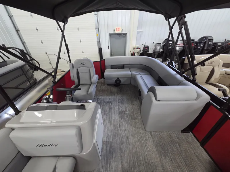 Slide: The Image of Bentley Pontoons LE 160 CR 2026 - 10