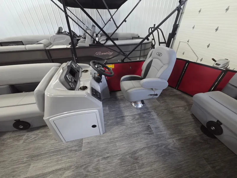 Slide: The Image of Bentley Pontoons LE 160 CR 2026 - 11