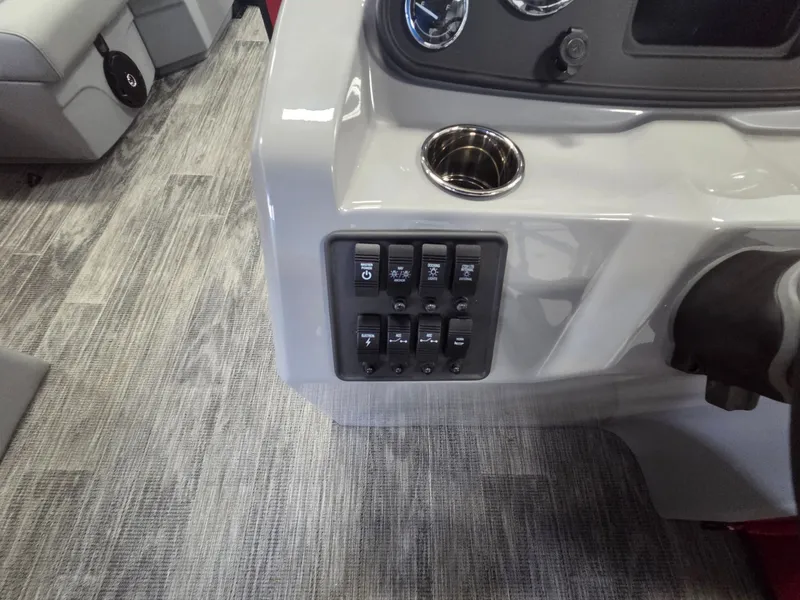 Slide: The Image of Bentley Pontoons LE 160 CR 2026 - 14