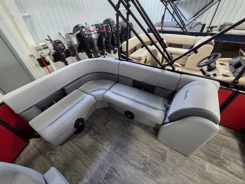 Slide: The Image of Bentley Pontoons LE 160 CR 2026 - 16