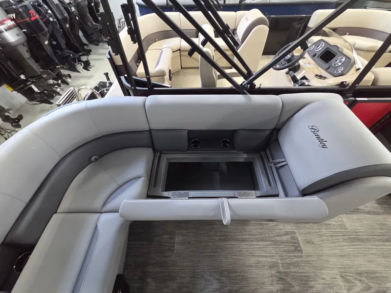 Slide: The Image of Bentley Pontoons LE 160 CR 2026 - 18