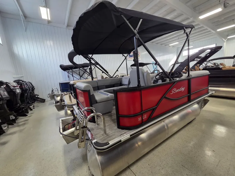 Slide: The Image of Bentley Pontoons LE 160 CR 2026 - 3