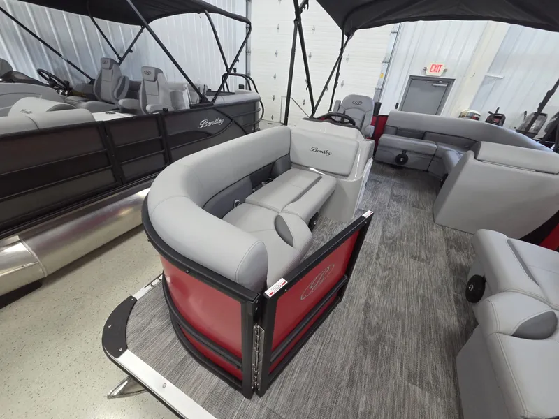 Slide: The Image of Bentley Pontoons LE 160 CR 2026 - 6