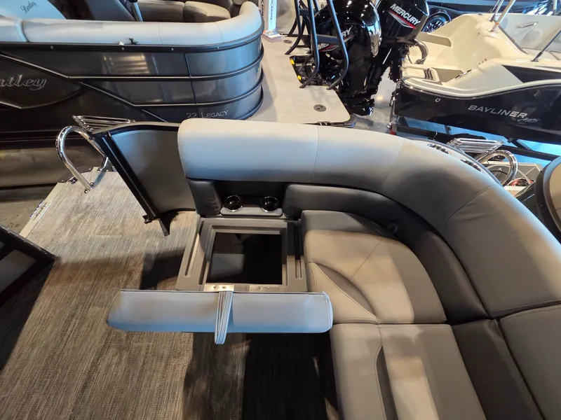 Slide: The Image of Bentley Pontoons LE 200 CR 2026 - 13