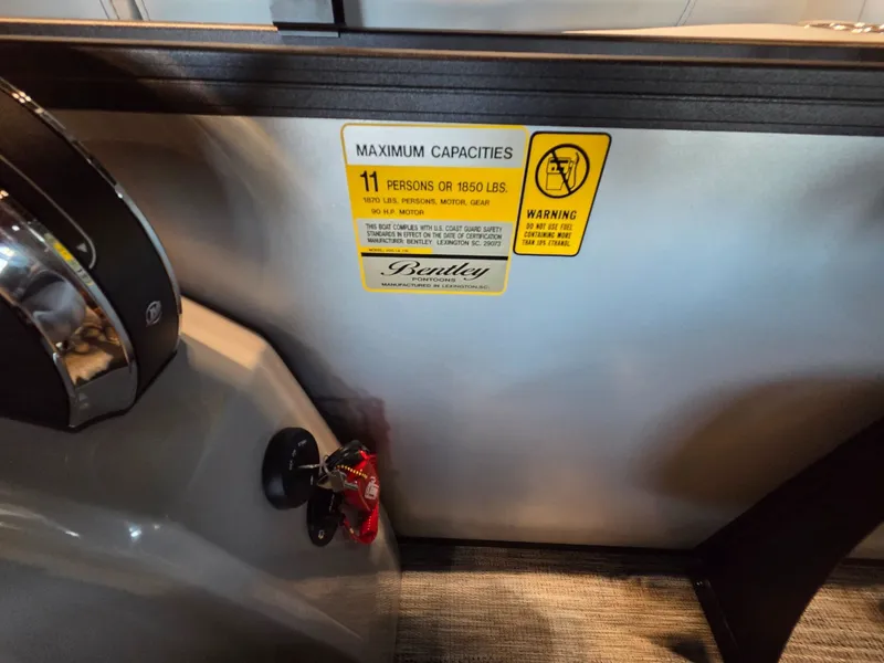 Slide: The Image of Bentley Pontoons LE 200 CR 2026 - 16