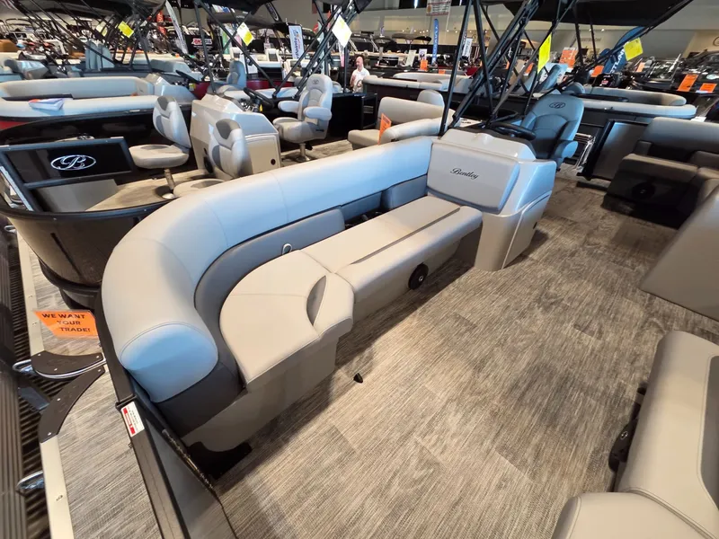 Slide: The Image of Bentley Pontoons LE 200 CR 2026 - 5
