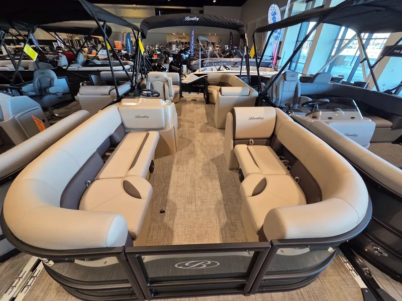 Slide: The Image of Bentley Pontoons LE 200 CW 2026 - 4