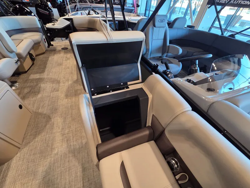 Slide: The Image of Bentley Pontoons LE 200 CW 2026 - 9