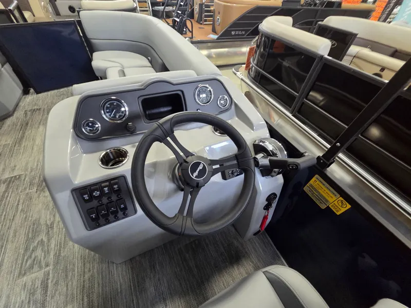 Slide: The Image of Bentley Pontoons LE 200 CW 2026 - 14