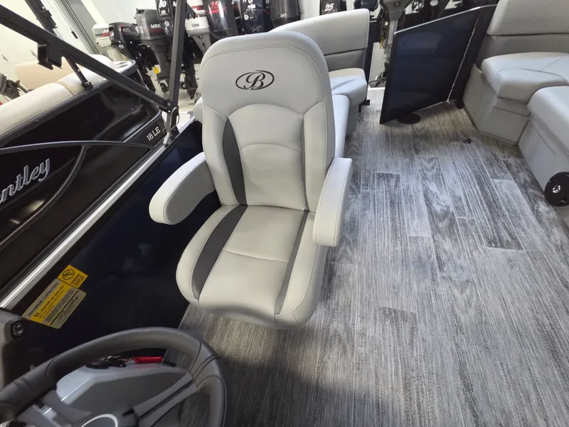 Slide: The Image of Bentley Pontoons LE 200 CW 2026 - 17