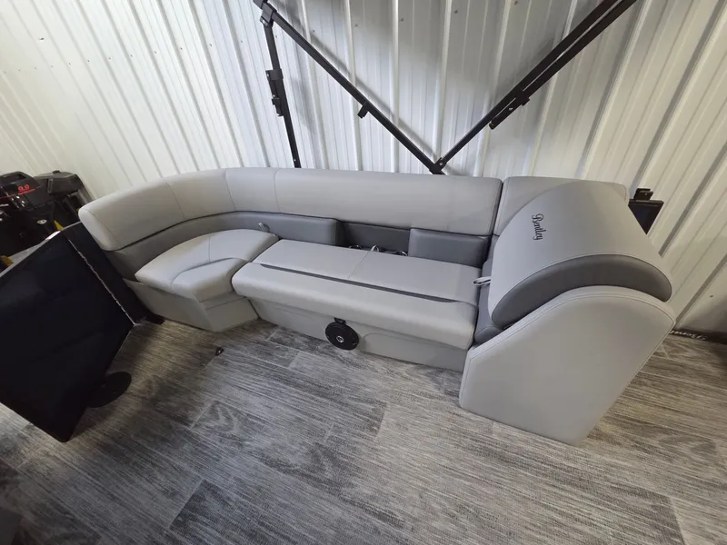 Slide: The Image of Bentley Pontoons LE 200 CW 2026 - 19