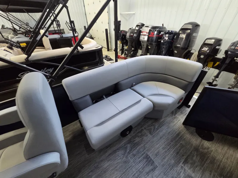 Slide: The Image of Bentley Pontoons LE 200 CW 2026 - 20