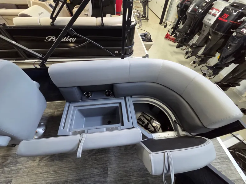 Slide: The Image of Bentley Pontoons LE 200 CW 2026 - 21