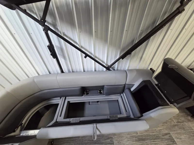 Slide: The Image of Bentley Pontoons LE 200 CW 2026 - 22