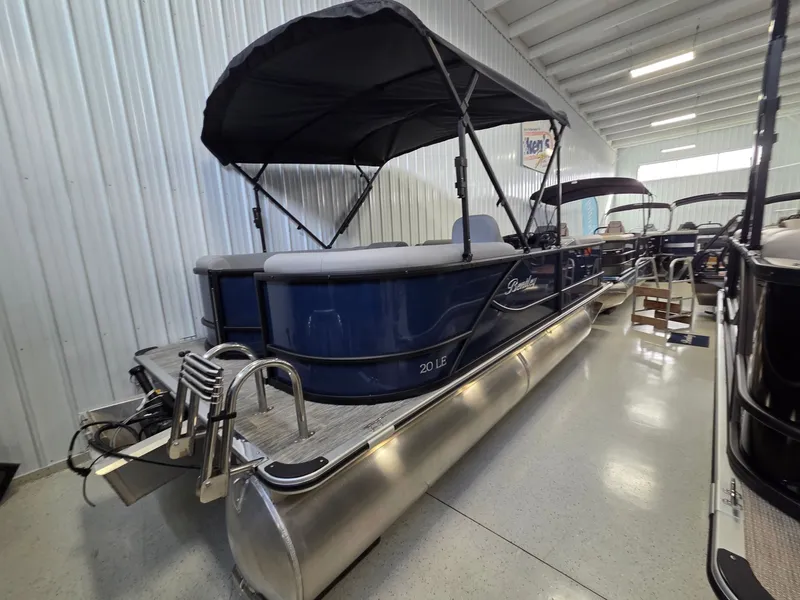 Slide: The Image of Bentley Pontoons LE 200 CW 2026 - 3