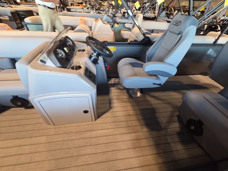 Slide: The Image of Interior of 2026 Bentley Pontoons FISH 200 FISH N CRUISE with helm console. - 10