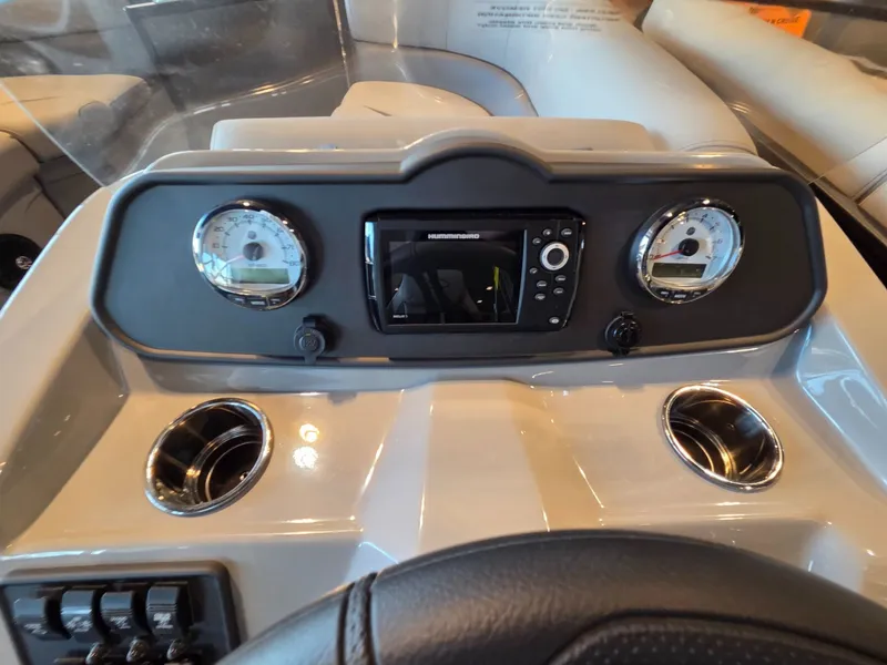Slide: The Image of Dashboard of Bentley Pontoons FISH 200 FISH N CRUISE 2026. - 12