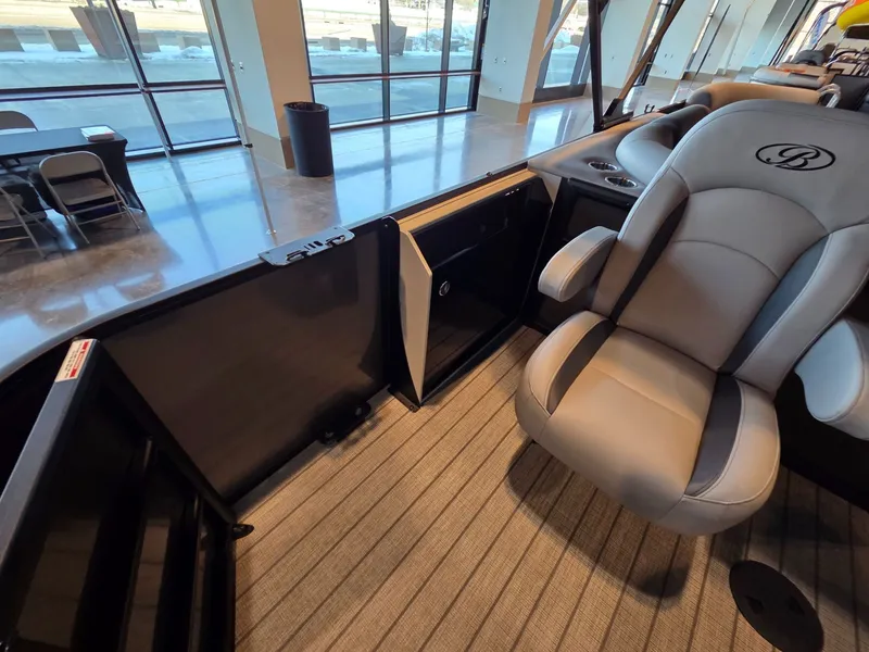 Slide: The Image of Interior of Bentley Pontoons FISH 200 FISH N CRUISE 2026. - 21