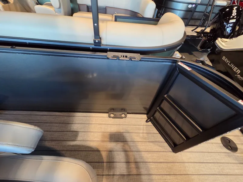 Slide: The Image of Interior of Bentley Pontoons FISH 200 FISH N CRUISE 2026. - 23